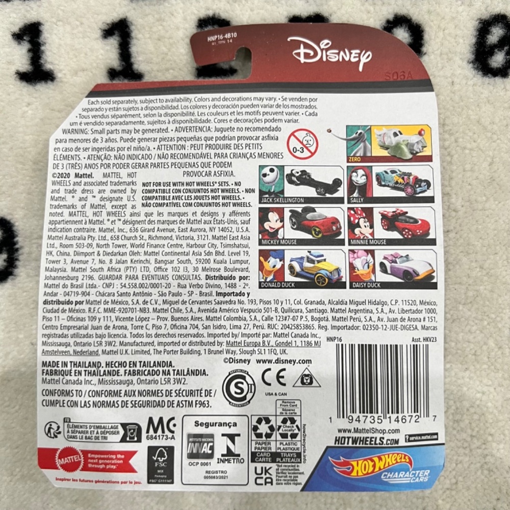 HotWheels X Disney Set of 2 Donald Duck & Daisy Duck Toy Cars - Picture 2 of 9